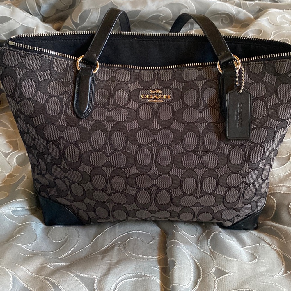 Coach bag barely used